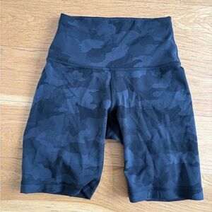 NWTO lululemon Black Camo High-Rise Bike Shorts